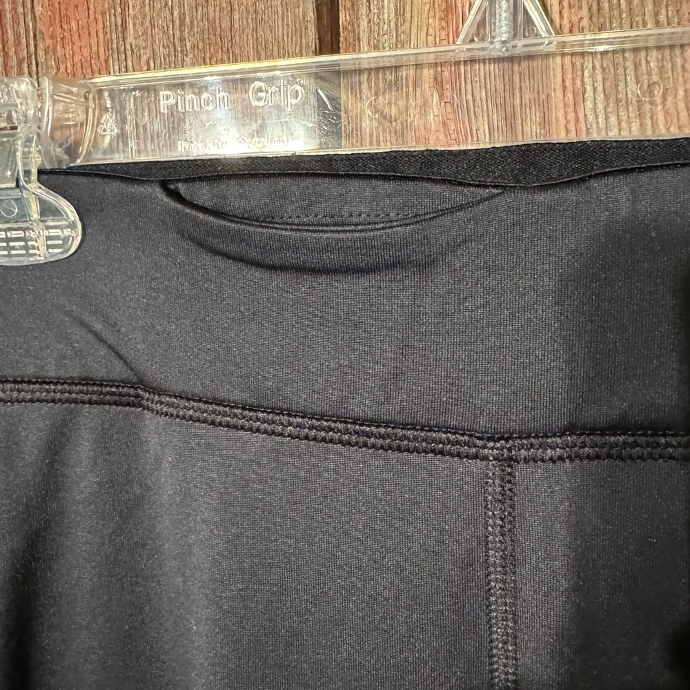 EUC Womens Small Under Armour Leggings Black and White - Picture 4 of 7